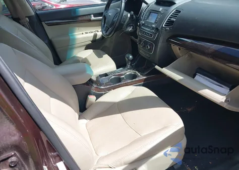 2015 Kia Sorento Lx z USA, uszkodzony, nr VIN 5XYKTCA60FG652463